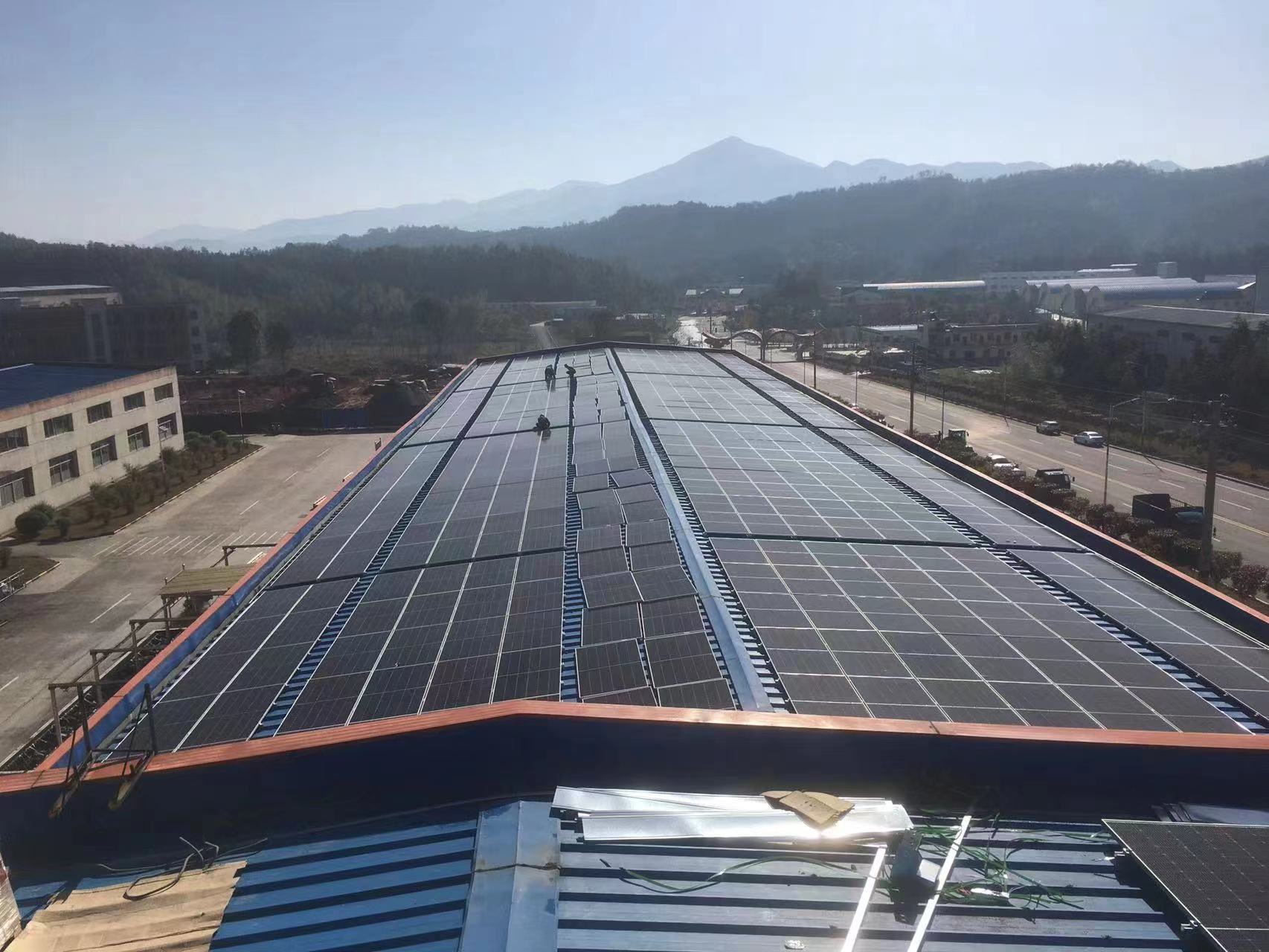 工信部：：我国光伏玻璃产品自给率凌驾98%