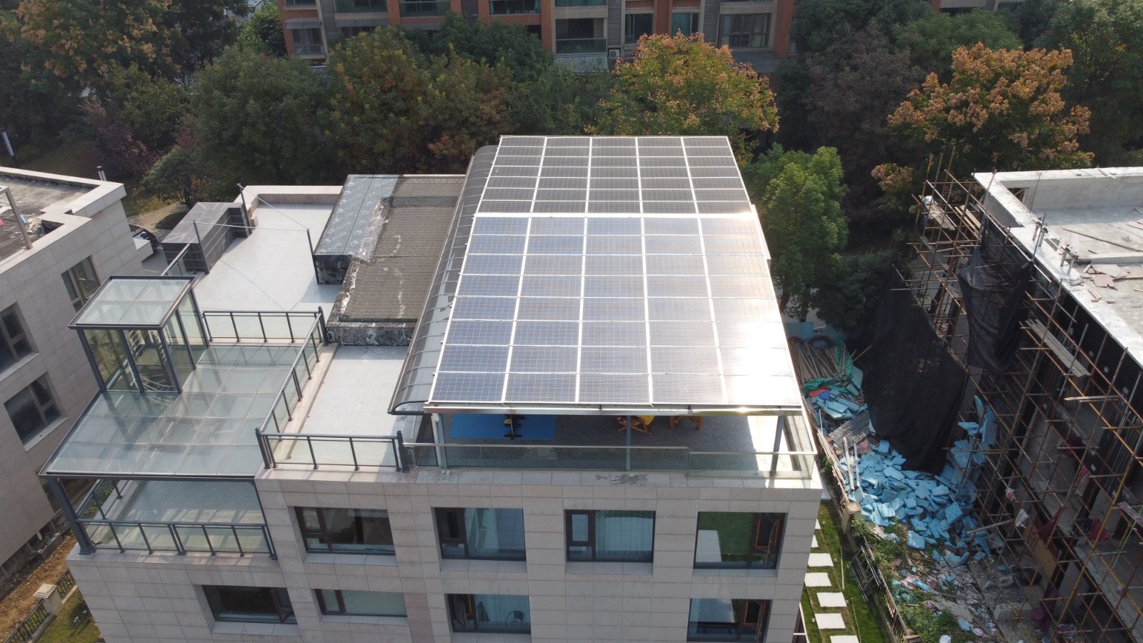 别墅屋顶为什么特殊适合装置光伏发电系统？？？